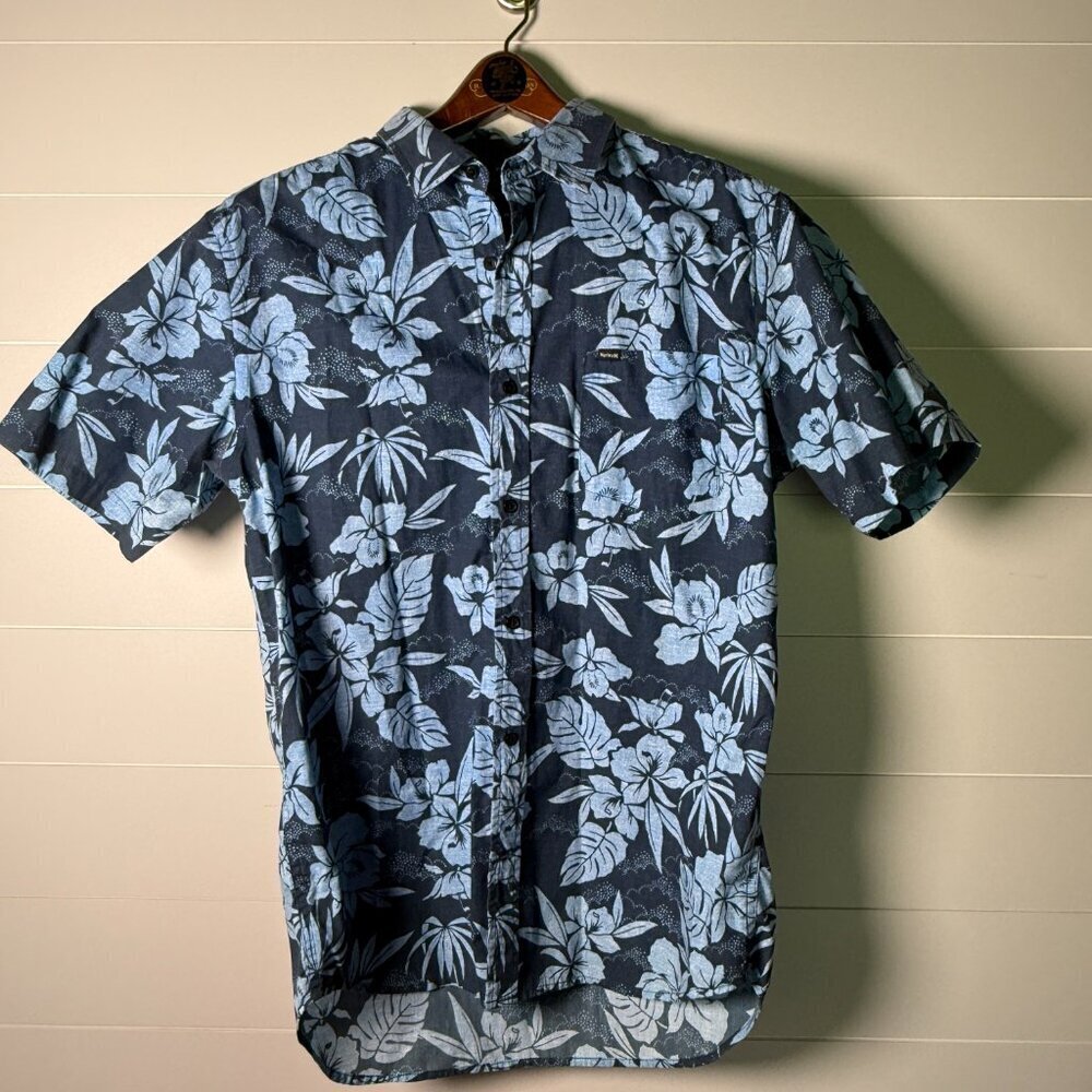 Hurley Men’s Large Hawaiian Short Sleeve Shirt. Blues Cotton Blend